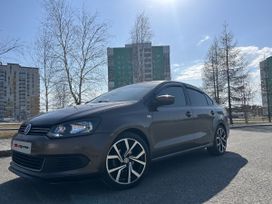  Volkswagen Polo 2015 , 800000 , -