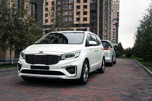 -- Kia Carnival 2018