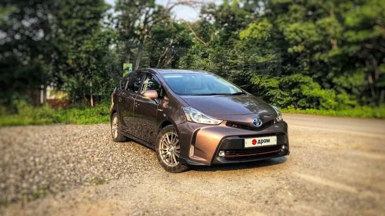    Toyota Prius Alpha 2015 , 1200000 , 