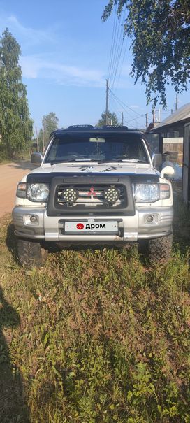 SUV   Mitsubishi Pajero 1997 , 900000 , -