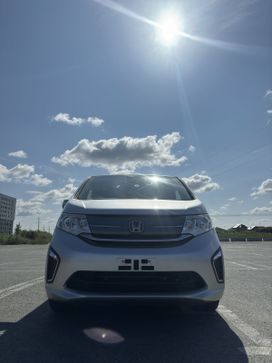    Honda Stepwgn 2017 , 2370000 , 