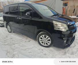    Toyota Noah 2011 , 900000 , 