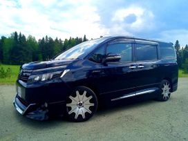    Toyota Voxy 2014 , 1750000 , 