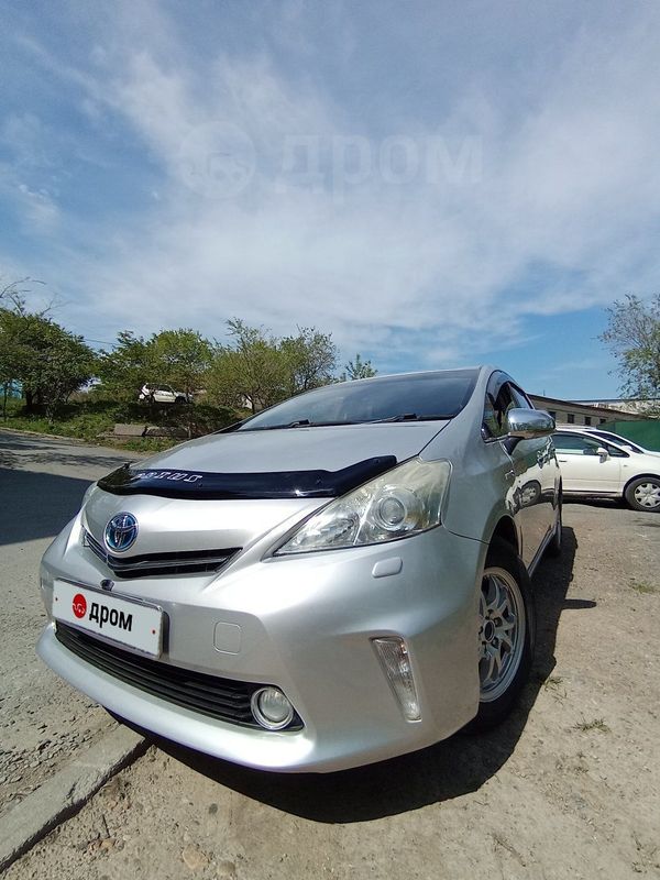    Toyota Prius Alpha 2014 , 980000 , 