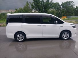    Toyota Voxy 2014 , 1900000 , 