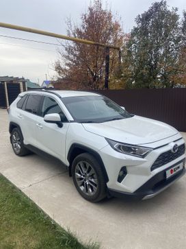 SUV   Toyota RAV4 2022 , 3300000 ,  