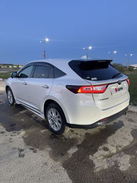 SUV или внедорожник Toyota Harrier 2017 года, 2300000 рублей, Якутск