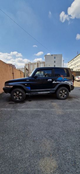  3    2010 , 900000 , 