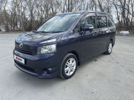    Toyota Voxy 2009 , 1385000 , 