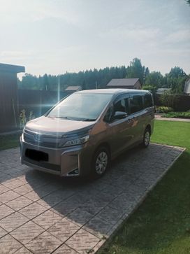    Toyota Voxy 2018 , 2170000 , 