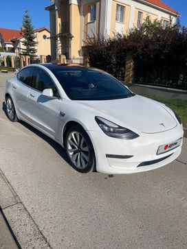  Tesla Model 3 2018 , 2400000 , 