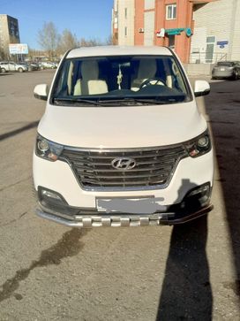    Hyundai H1 2018 , 4200000 , 