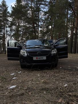 SUV   Volkswagen Tiguan 2011 , 1300000 , 