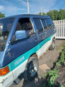    Nissan Largo 1990 , 230000 , 