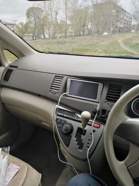    Toyota Isis 2010 , 980000 , 