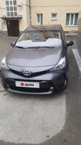    Toyota Prius v 2015 , 1800000 , 
