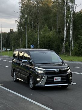    Toyota Voxy 2018 , 2399000 , 