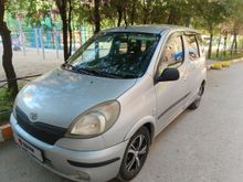 ���� Yaris Verso, 2000