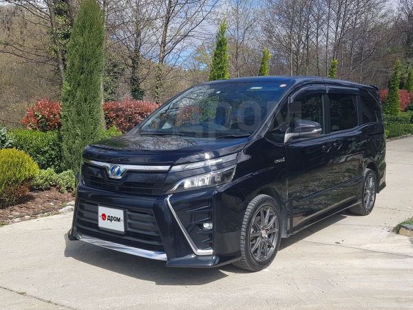   Toyota Voxy 2017 , 2750000 , 