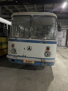    695 2000 , 300000 , 