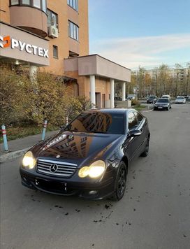  3  Mercedes-Benz C-Class 2005 , 580000 , 