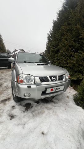  Nissan NP300 2010 , 800000 , 