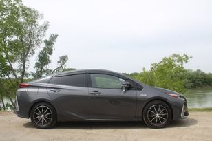  Toyota Prius Prime 2017 , 2400000 , 