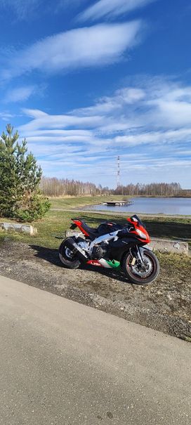   Aprilia RSV 4R 2010 , 860000 , 