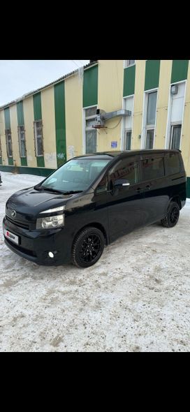    Toyota Voxy 2008 , 1240000 , 