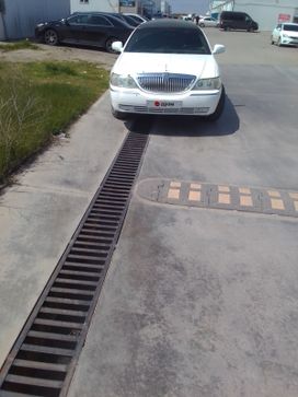  Lincoln Town Car 2003 , 600000 , 