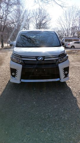    Toyota Voxy 2016 , 2250000 , 