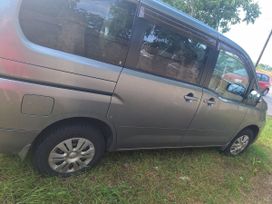    Nissan Serena 2010 , 1050000 , 