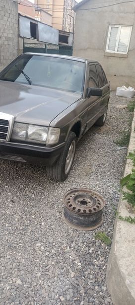  Mercedes-Benz 190 1983 , 330000 , 