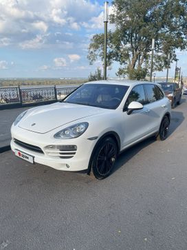 SUV   Porsche Cayenne 2012 , 3300000 ,  