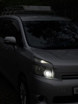    Toyota Voxy 2007 , 1240000 , 