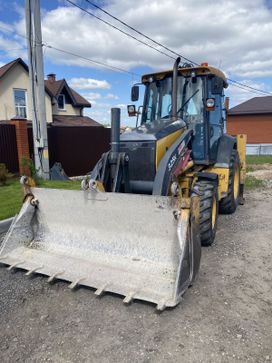 - John Deere 325K 2012 , 4450000 , 
