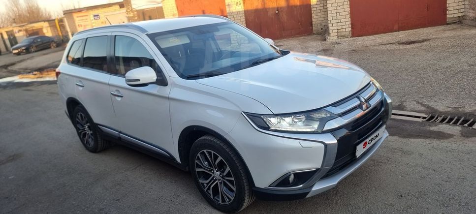 SUV   Mitsubishi Outlander 2016 , 2300000 ,  
