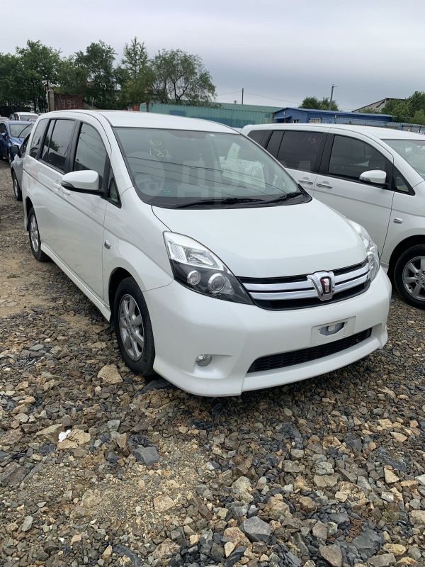    Toyota Isis 2018 , 1740000 , 