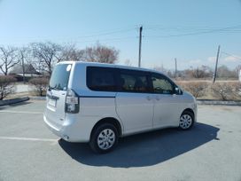    Toyota Noah 2012 , 1100000 , 