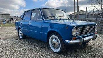  2101 1975 , 240000 , 