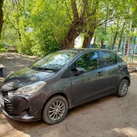  3  Toyota Vitz 2017 , 810000 , --