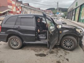 SUV   Toyota RAV4 2000 , 900000 , -