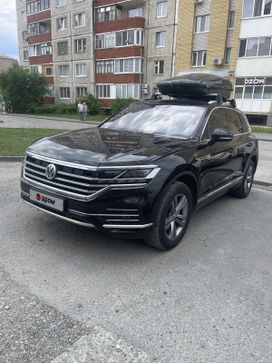SUV   Volkswagen Touareg 2018 , 4300000 , 