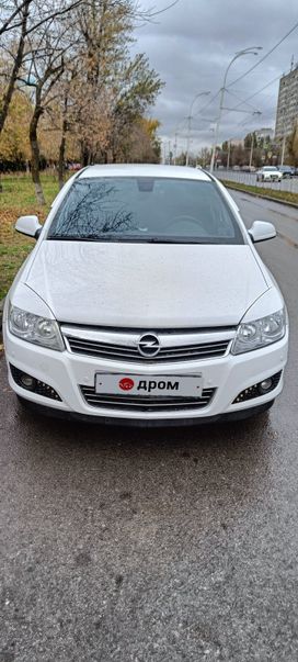  Opel Astra 2011 , 800000 , 