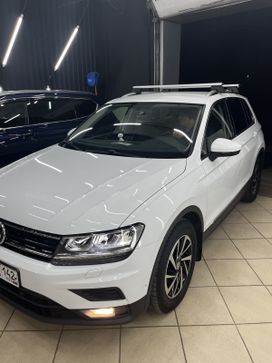 SUV   Volkswagen Tiguan 2018 , 2700000 , 