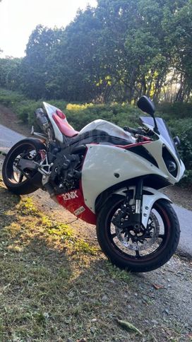   Yamaha YZF-R1 2009 , 900000 , 