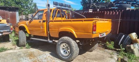  Toyota Hilux 1987 , 570000 , 