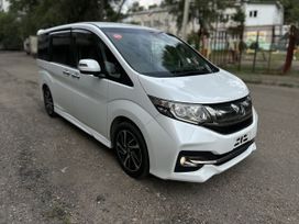 Минивэн или однообъемник Honda Stepwgn 2015 года, 2215000 рублей, 