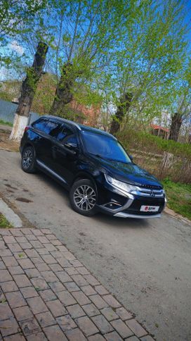 SUV   Mitsubishi Outlander 2016 , 1750000 , 