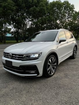 SUV   Volkswagen Tiguan 2018 , 2400000 , 